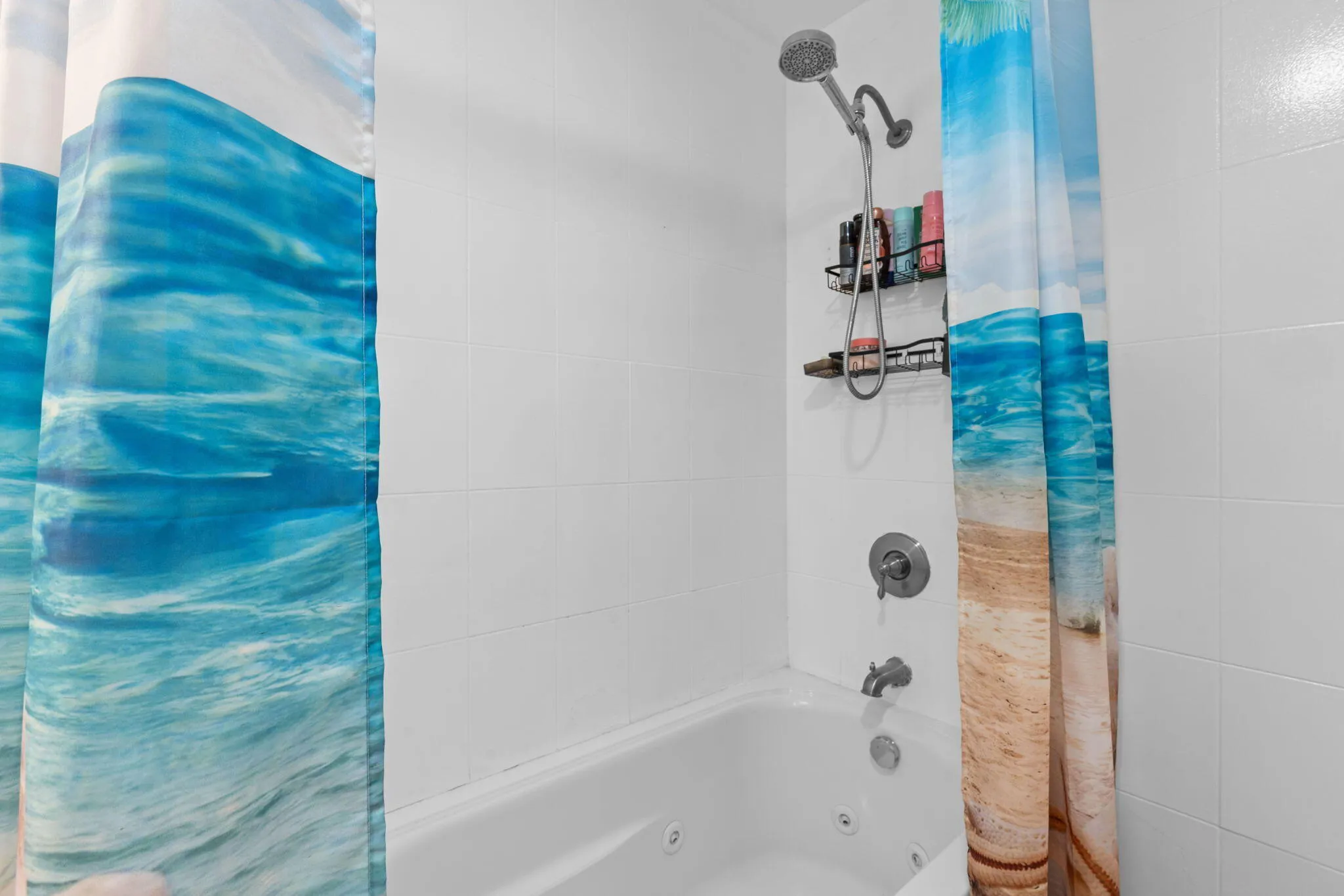 SHOWER TUB COMBO IN OWNER'S SUITE