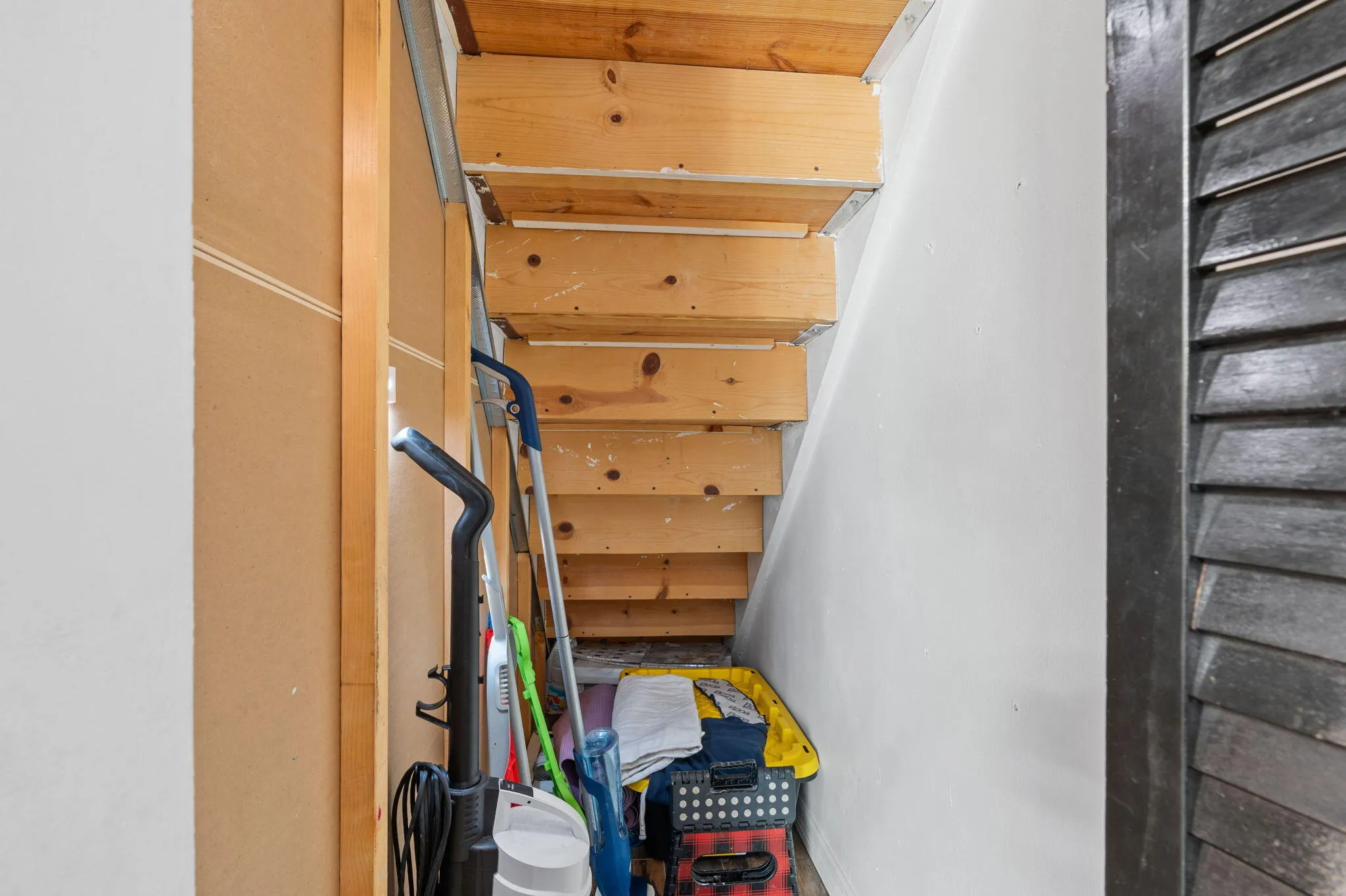 UNDER THE STEPS STORAGE
