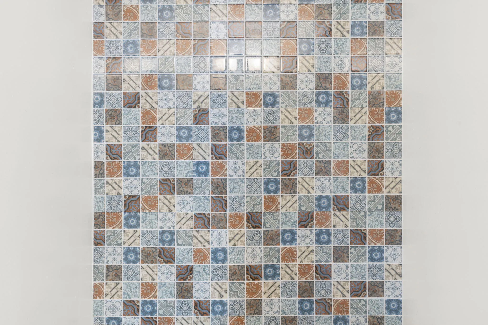 RICH TEXTURED TILED WALL IN POWDER ROOM