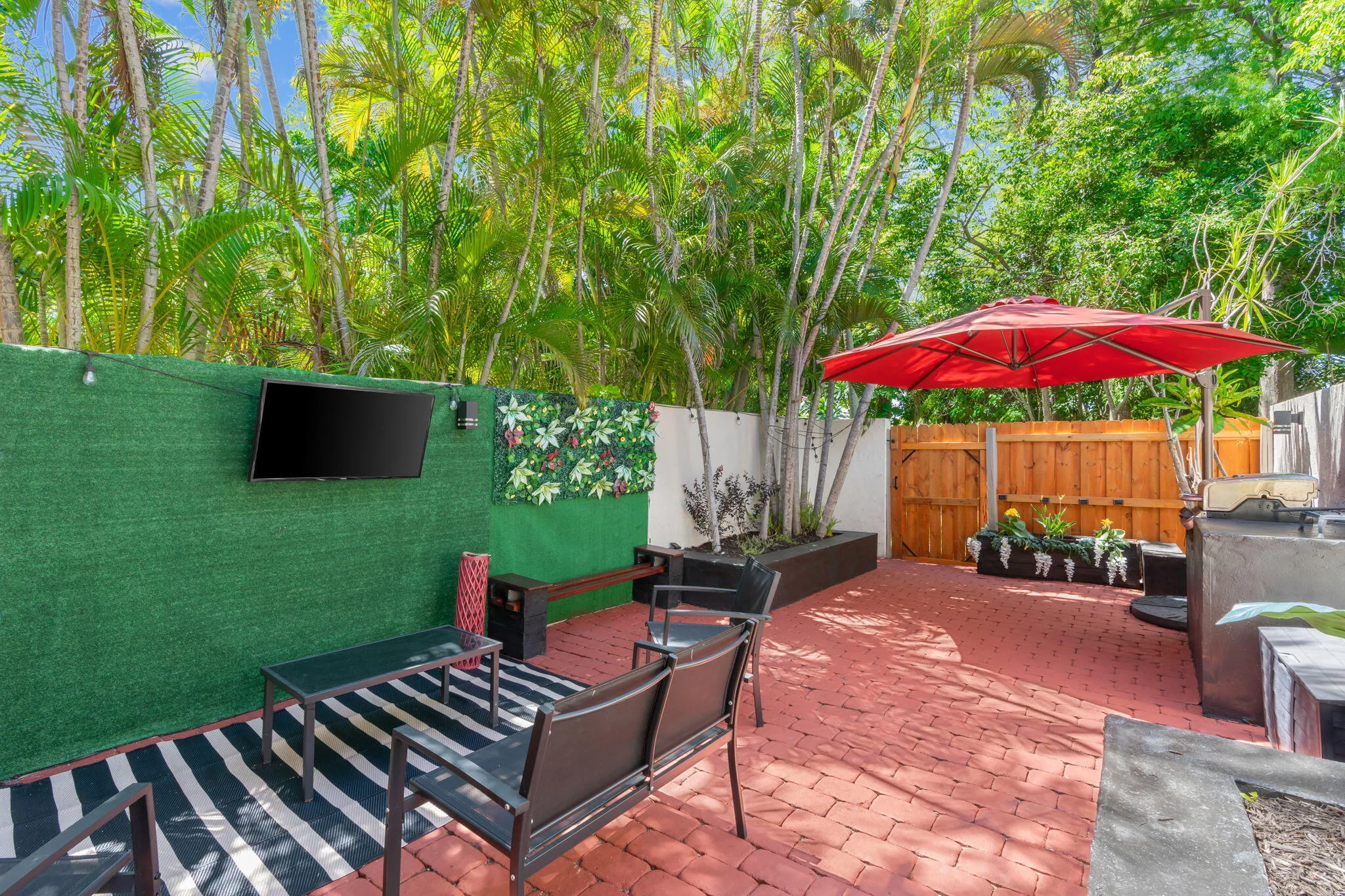 LUSH OASIS READY FOR FAMILY GATHERINGS