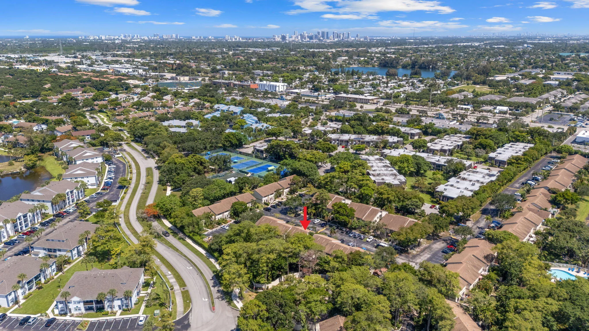HIDEAWAY NESTLED IN QUIET OAKLAND PARK