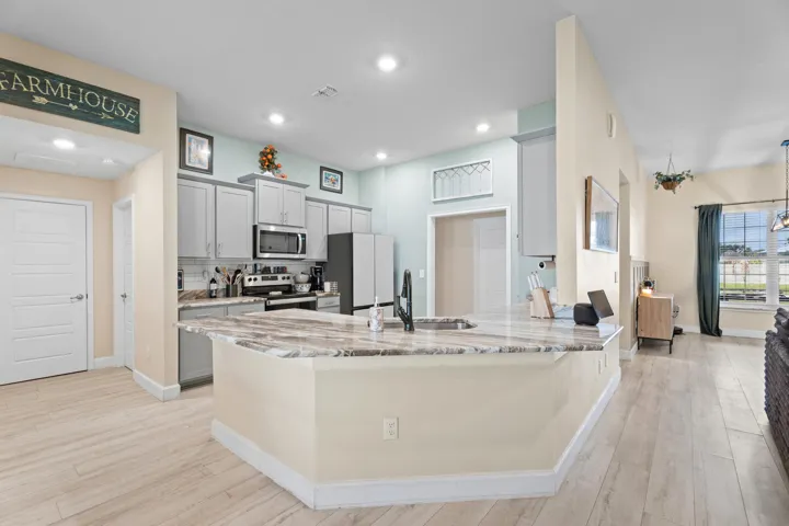 Kitchen bar