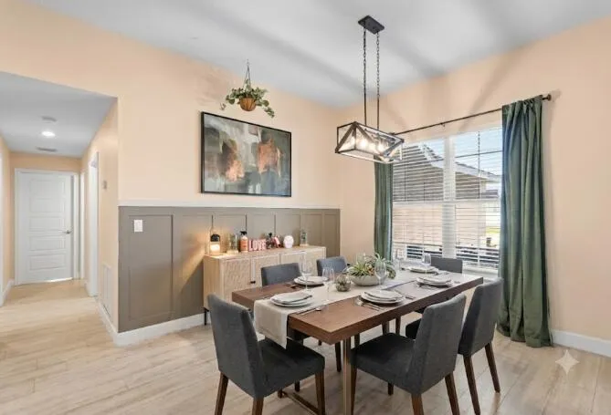 Virtually staged- dining room