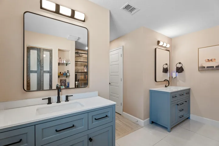 Dual vanities
