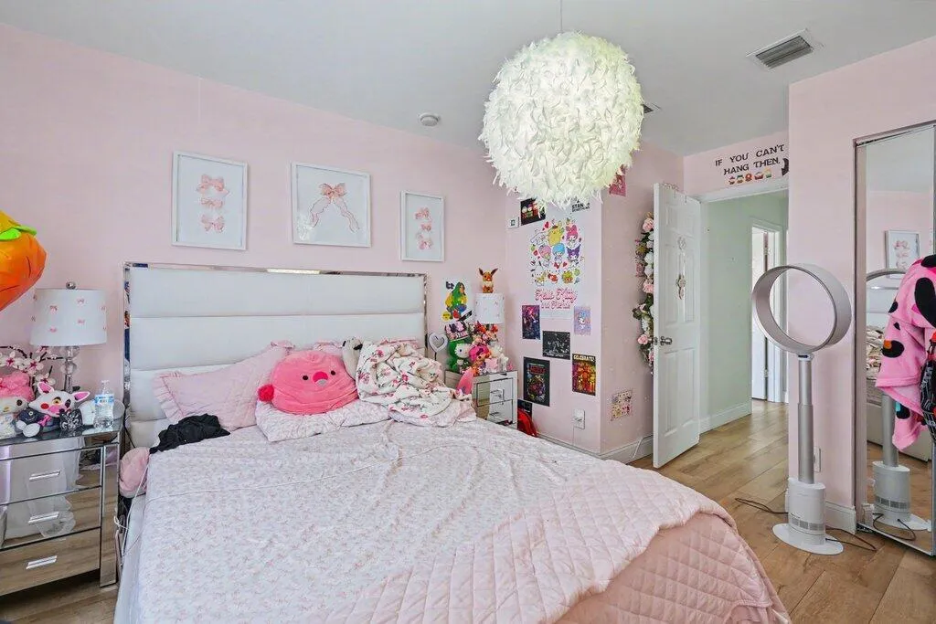 Guest bedroom