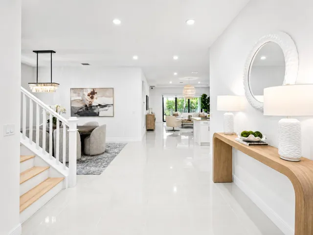 Minimalist Bright & Wide Entrance Foyer