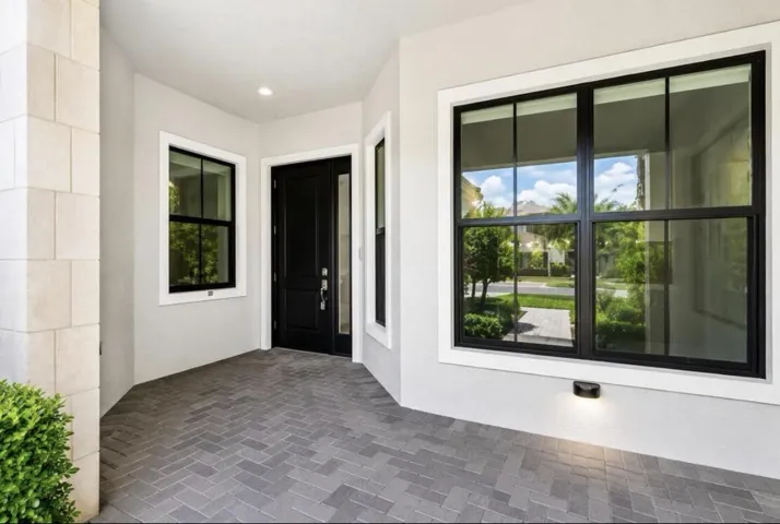 Covered Lanai to the Front Entrance