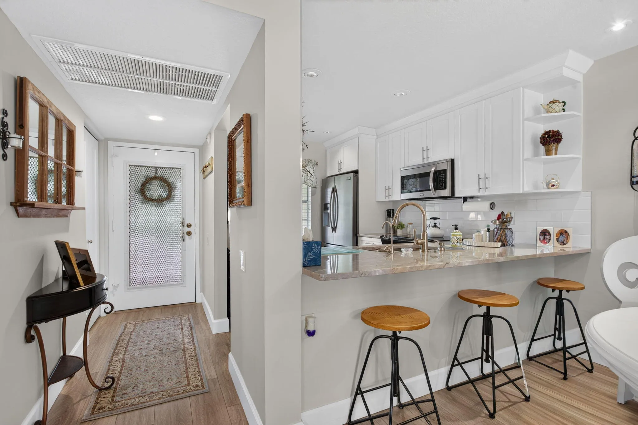 BREAKFAST BAR