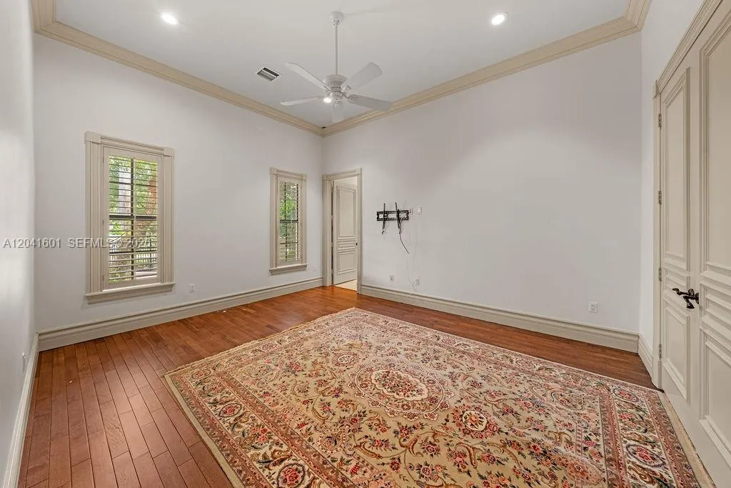 Property photo 331