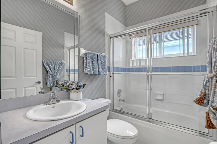 Guest bath between bedroom 2 and 3
