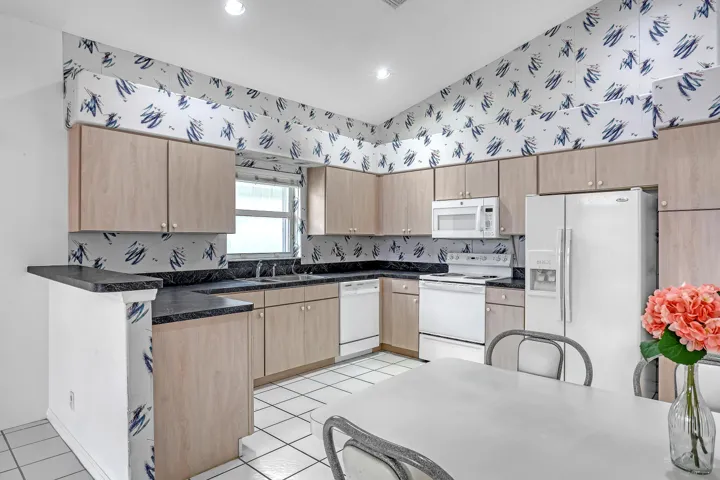 Eat-in kitchen nook