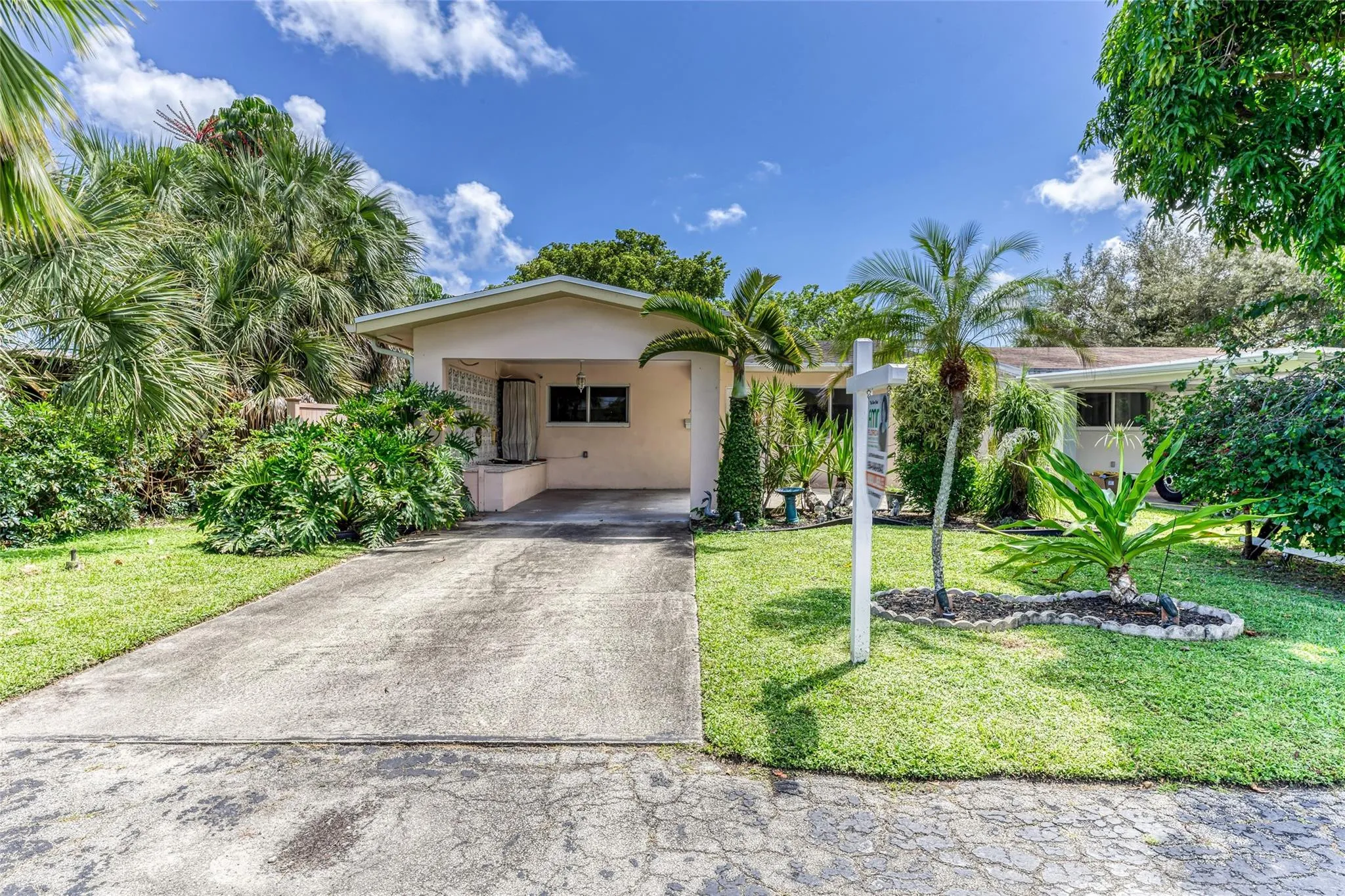 1676 NE 40 Street in Oakland Park, FL