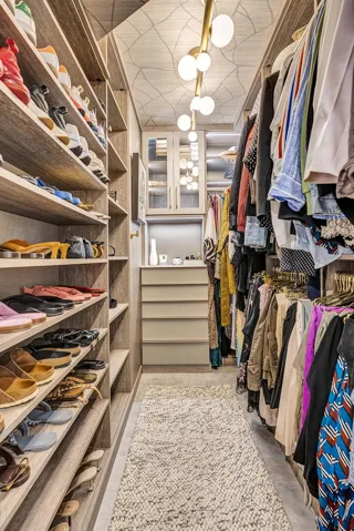 Closet 2