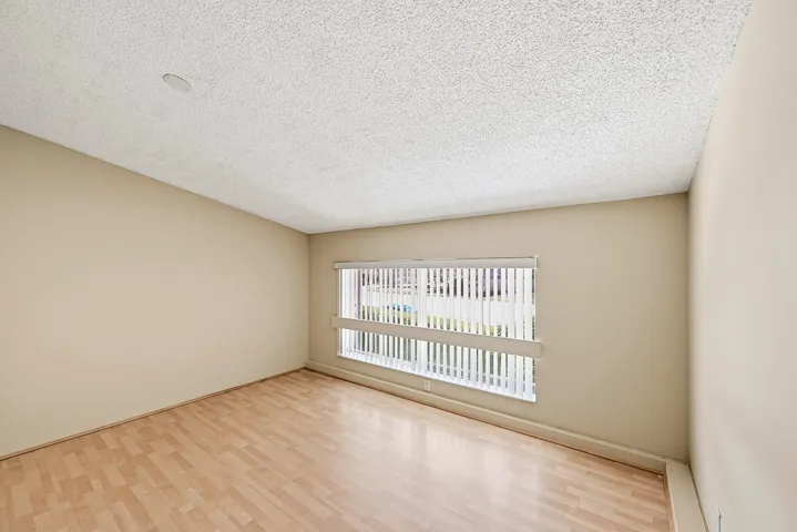 26_bedroom