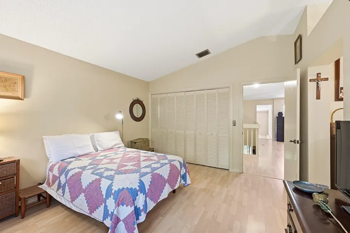 17_primary bedroom