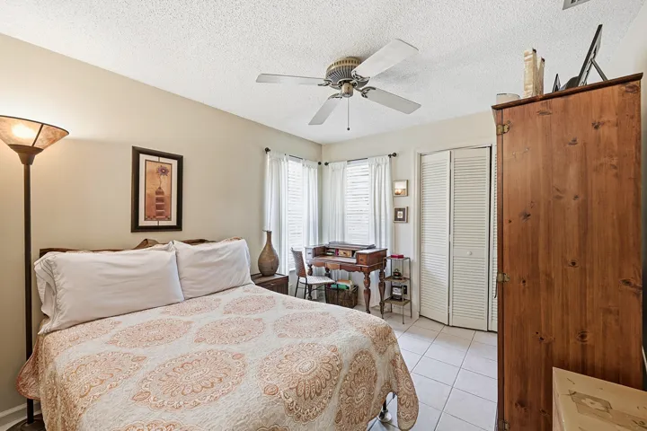 21_bedroom