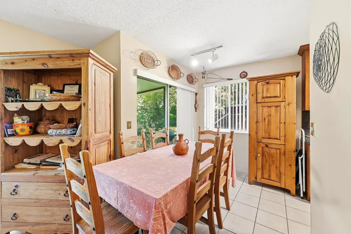 14_dining area