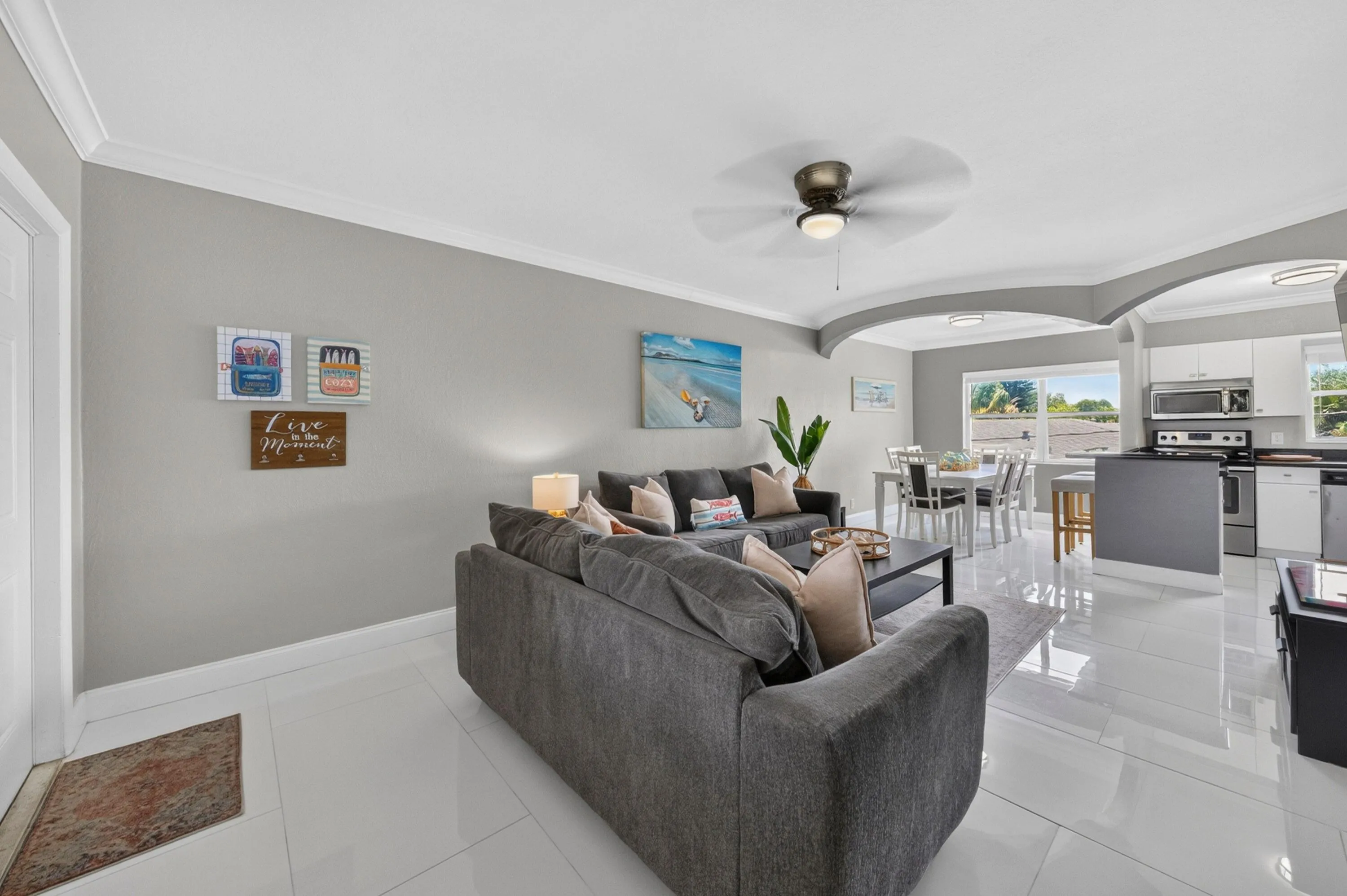 015-019-Living Room-4000x2662