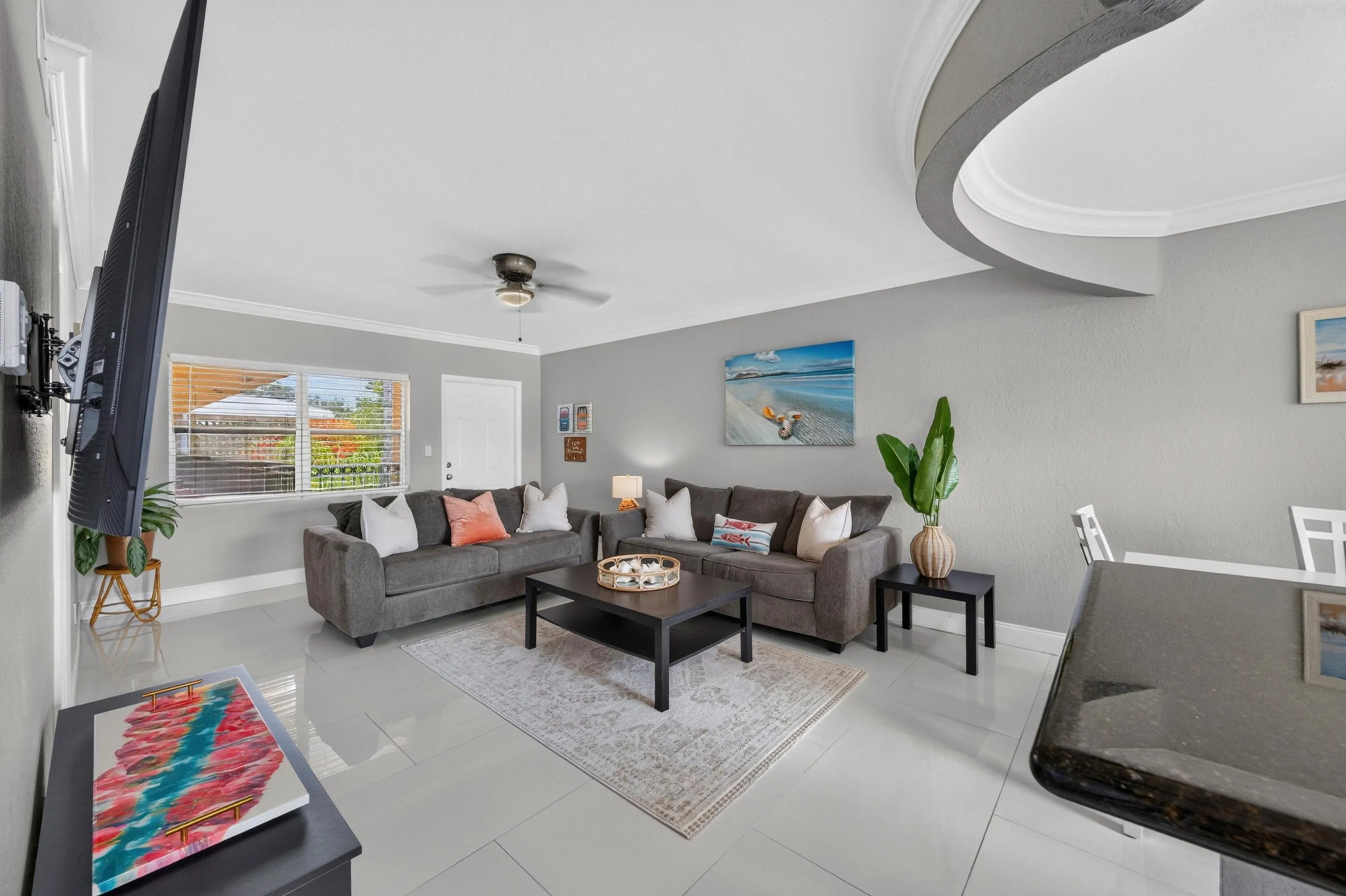 013-028-Living Room-4000x2664