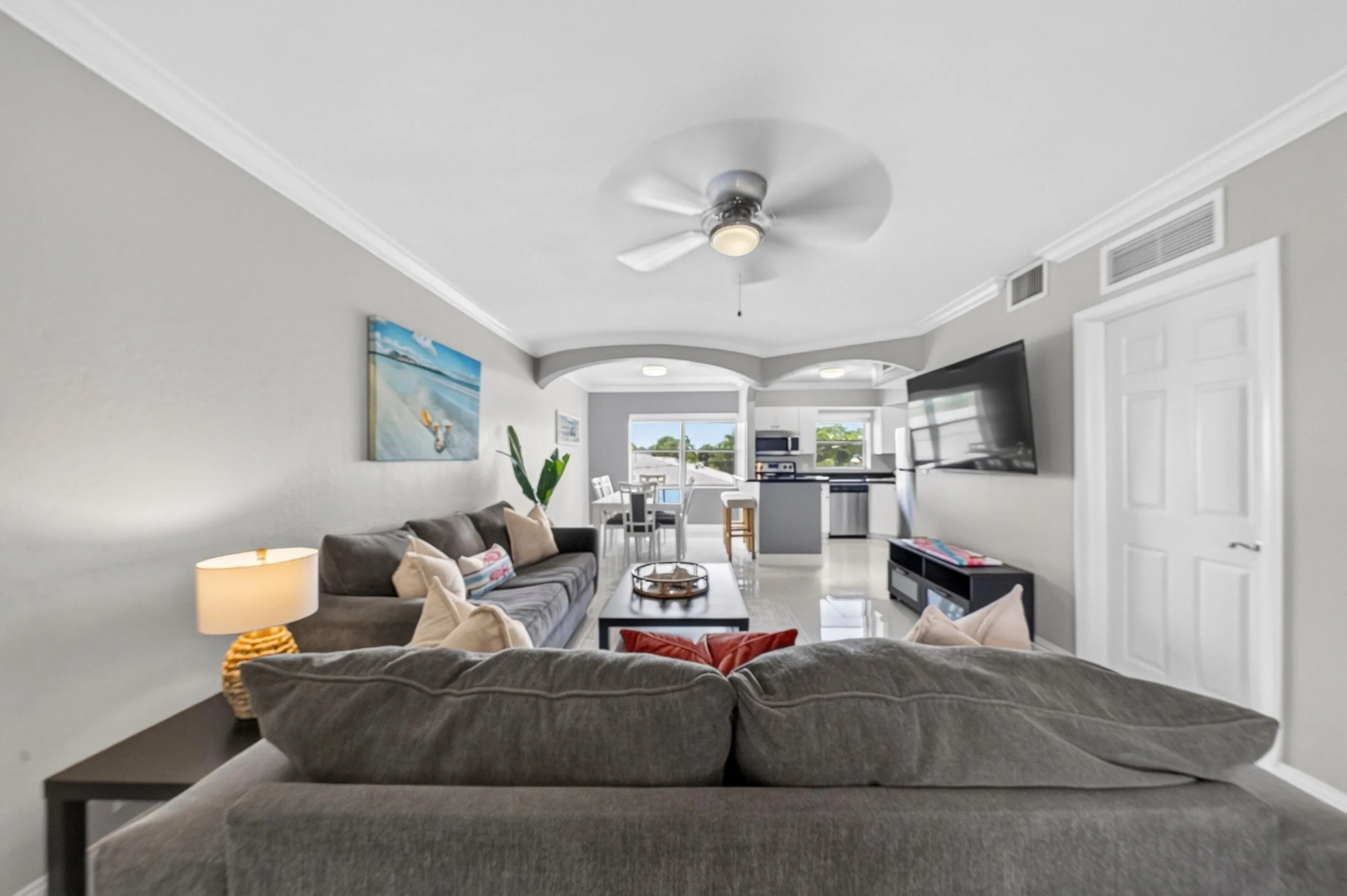 014-021-Living Room-4000x2660