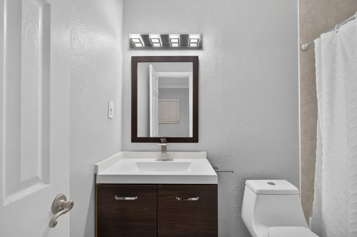 025-003-Bathroom-4000x2660