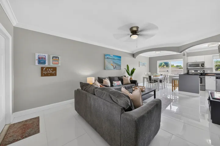 015-019-Living Room-4000x2662