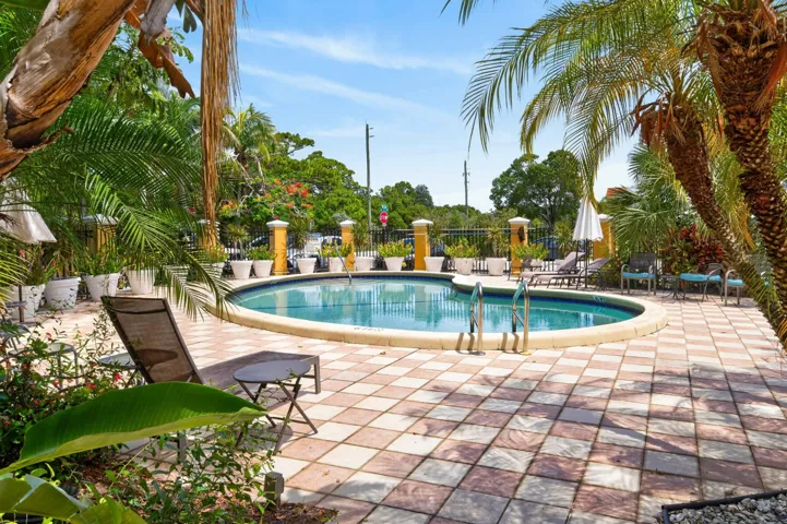 017-001-Community Pool-4000x2663