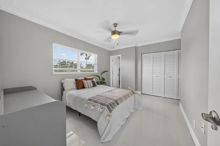 019-010-Bedroom-4000x2660