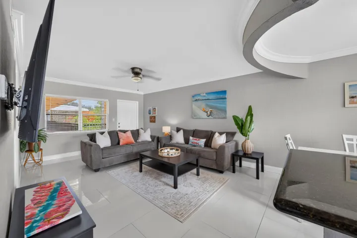 013-028-Living Room-4000x2664