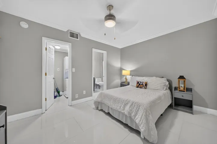 024-009-Bedroom-4000x2658
