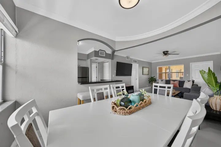 007-017-Dining Room-4000x2662