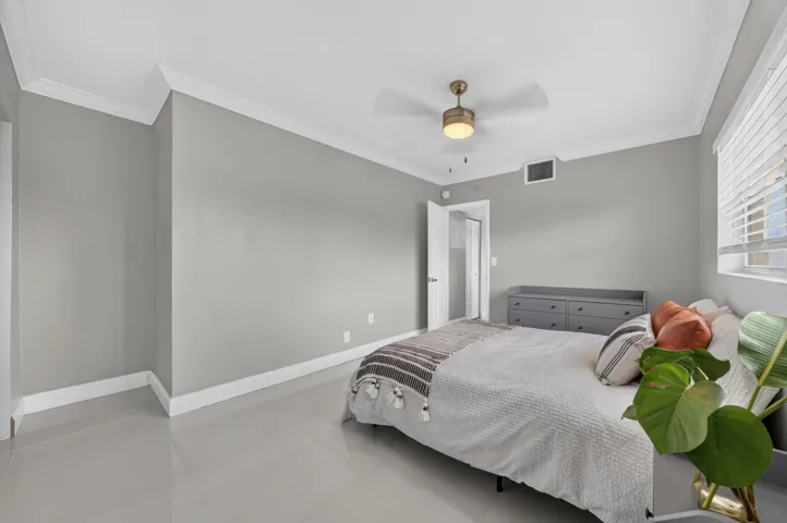 021-018-Bedroom-4000x2658