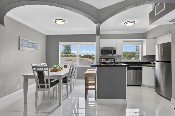 008-012-Dining RoomKitchen-4000x2658