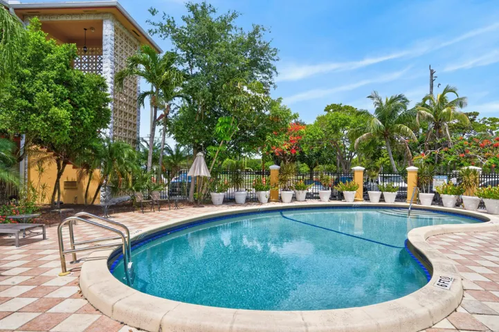 002-004-Community Pool-4000x2663