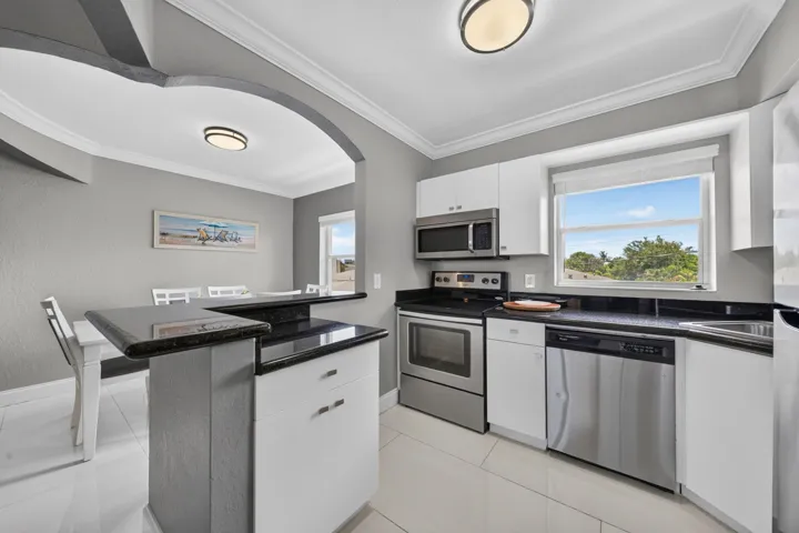 011-015-Kitchen-4000x2664