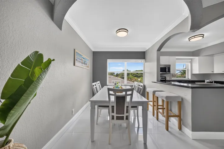 006-026-Dining Room-4000x2662
