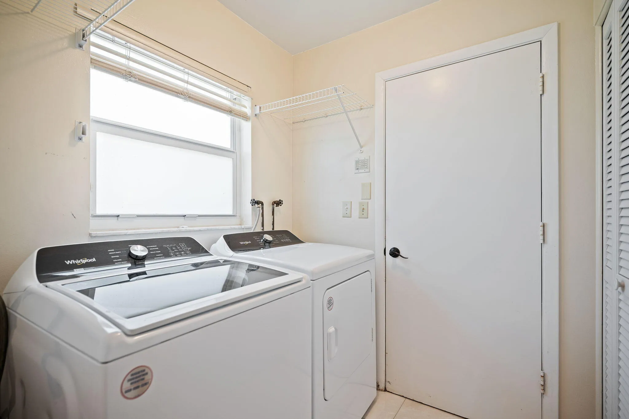 25-web-or-mls-10801-nw-7th-st