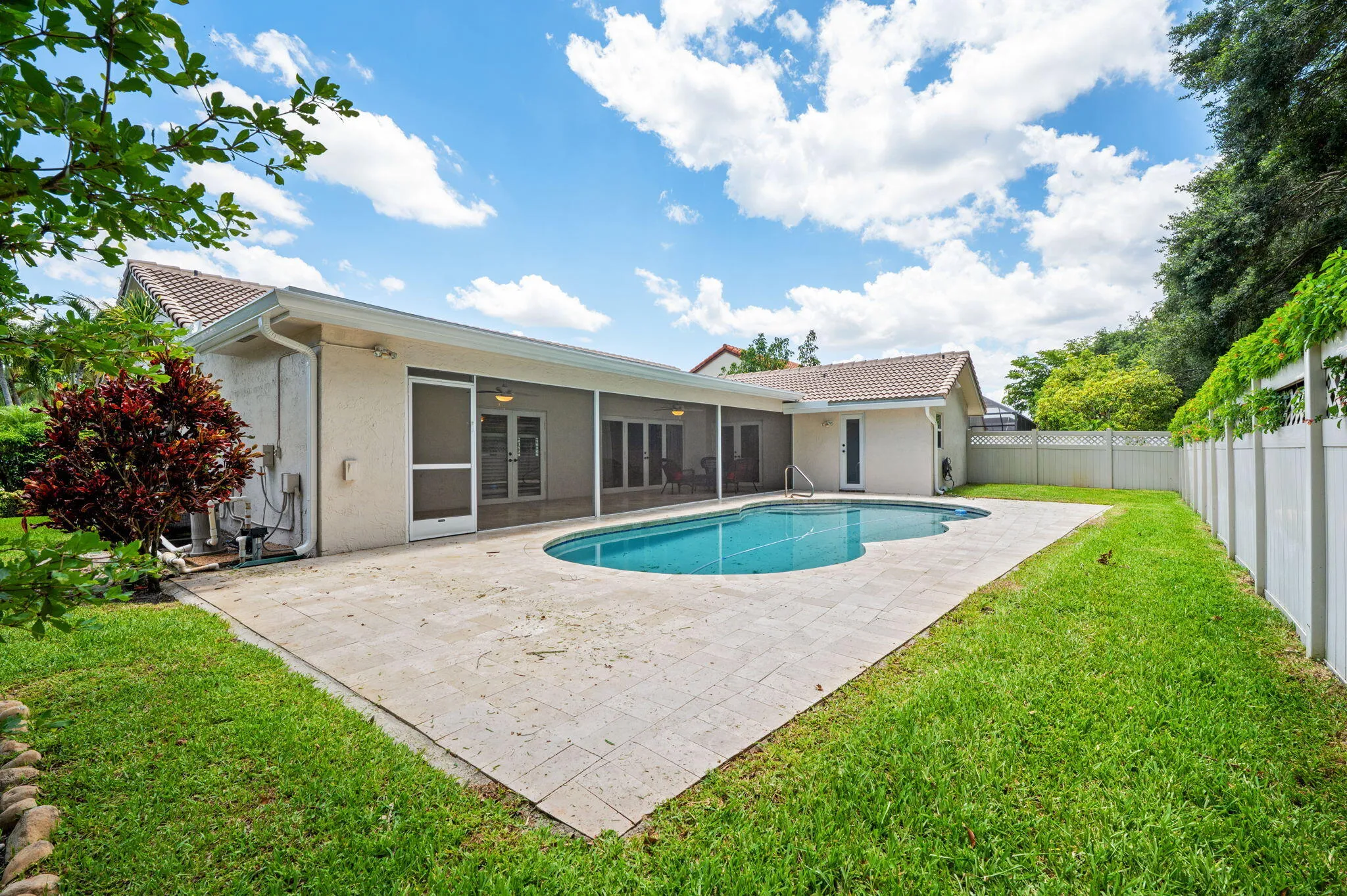 28-web-or-mls-10801-nw-7th-st
