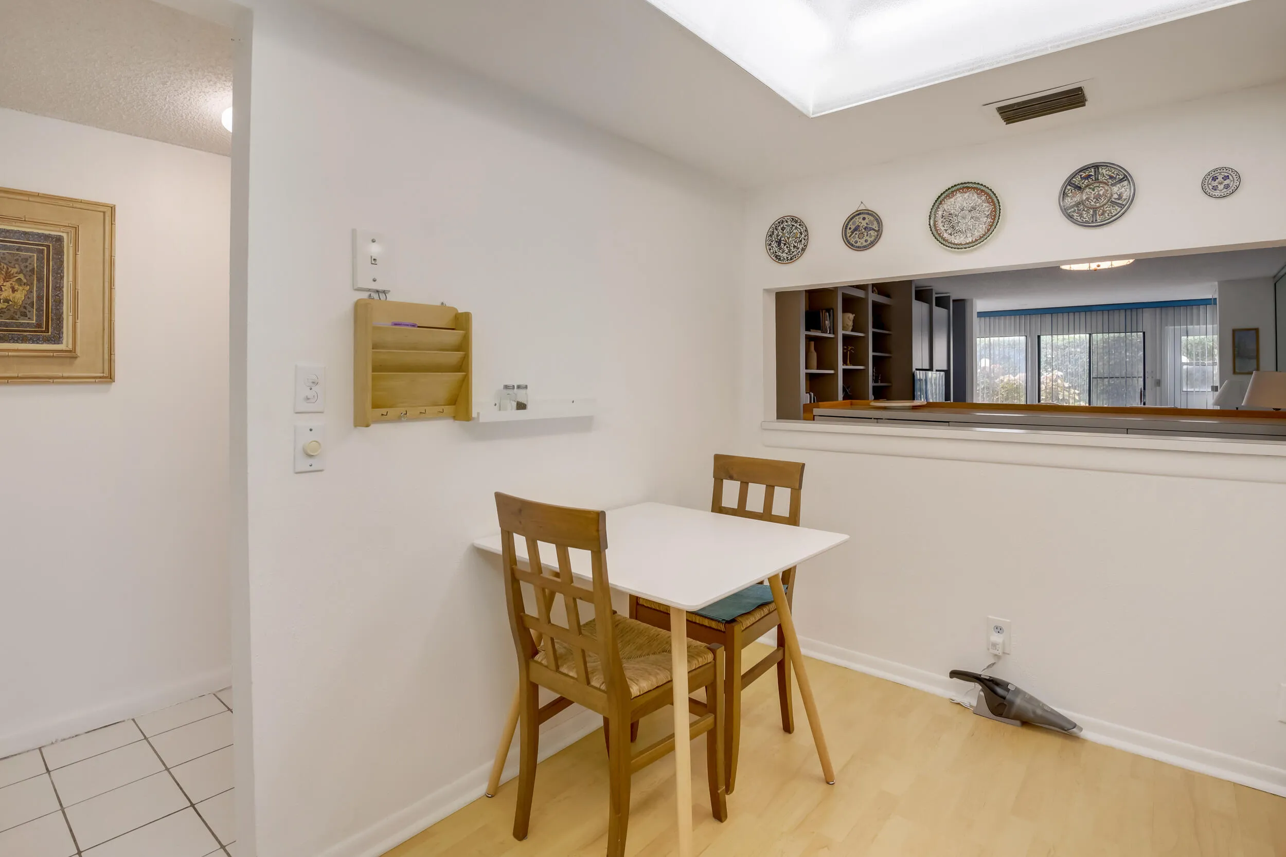 EAT-IN KITCHEN
