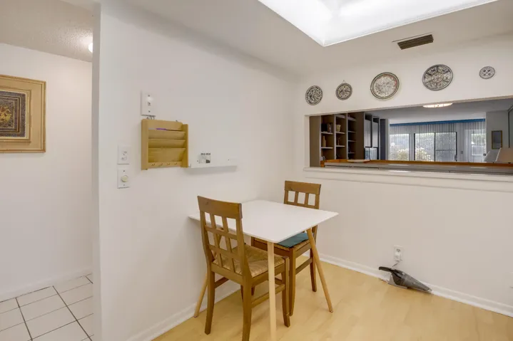 EAT-IN KITCHEN