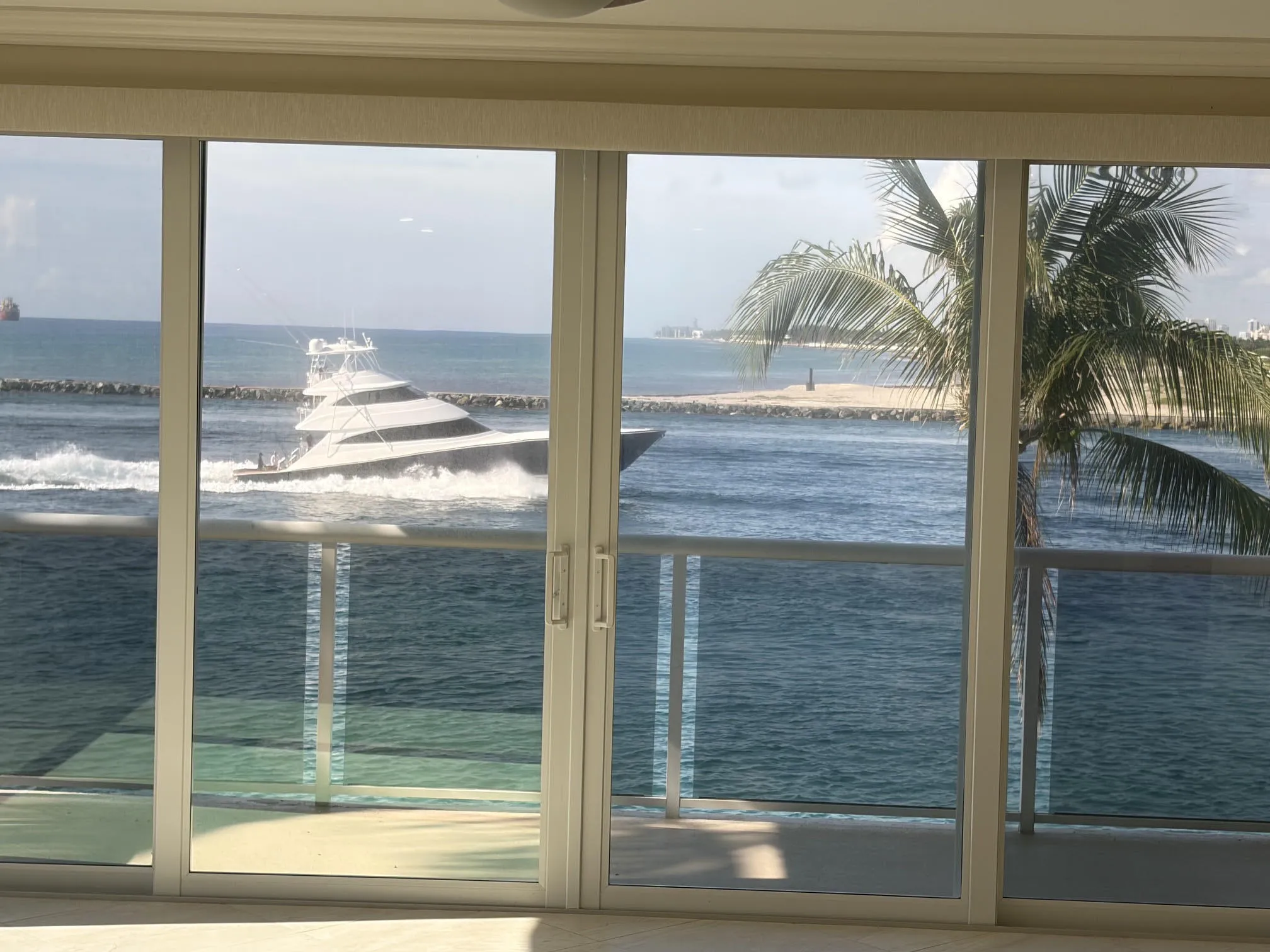 140 Inlet yacht view