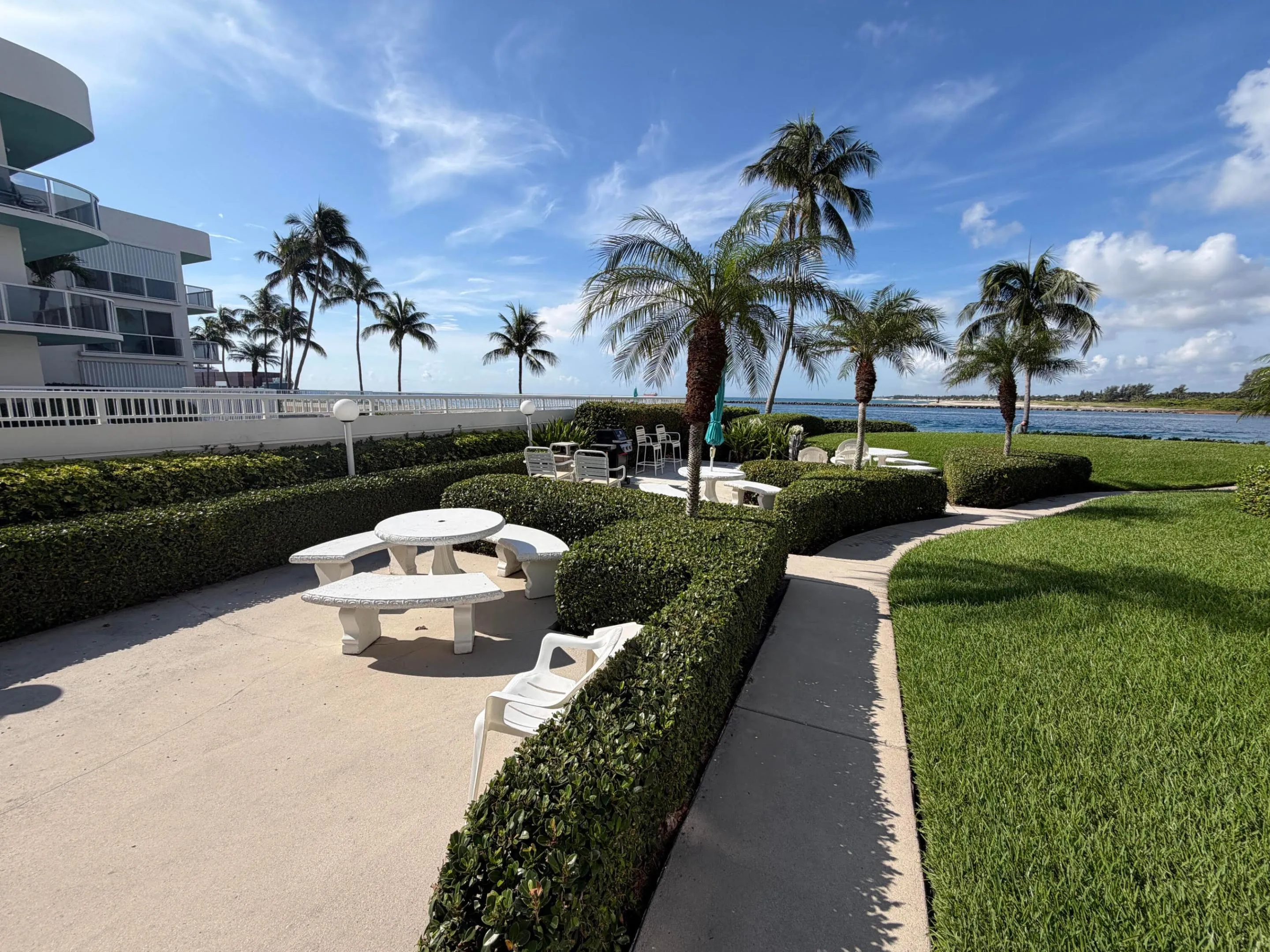 140 Inlet bbq area