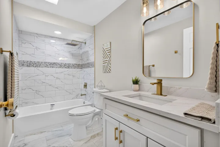 RENOVATED 2ND BATHROOM