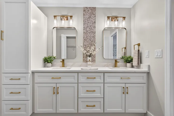 QUARTZ COUTER TOPS VANITIES