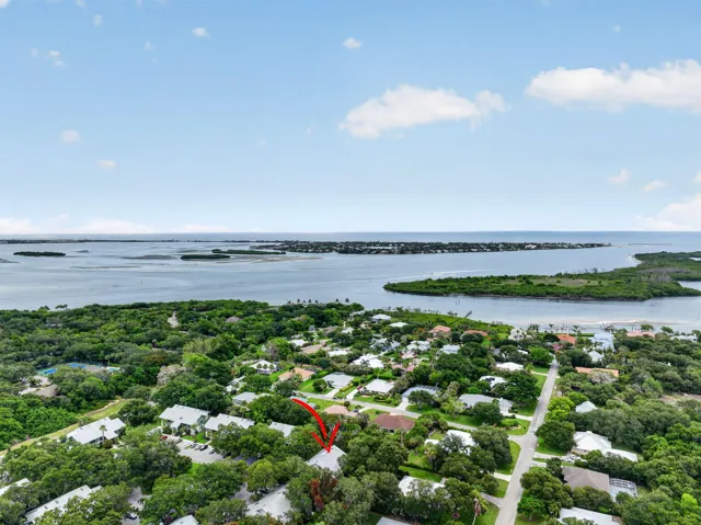 CLOSE TO BEACHES