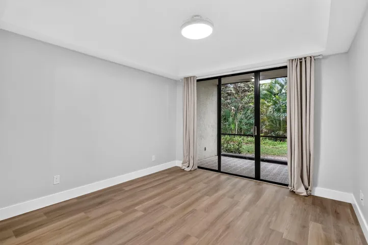 RETRACTABLE CEILING FAN MASTER BEDROOM