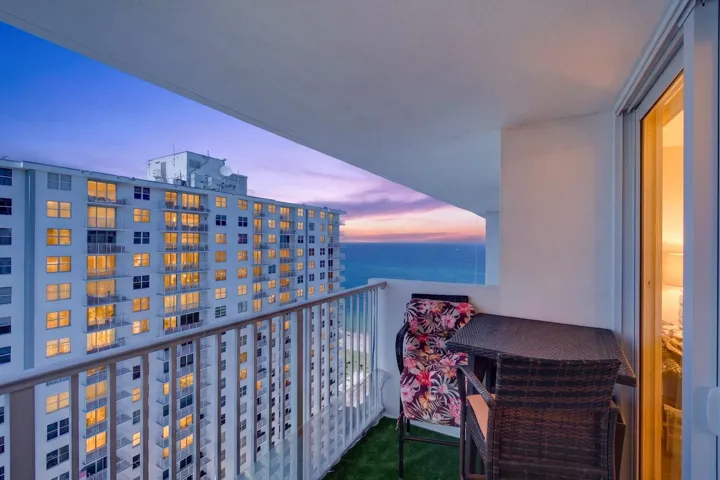 TWILIGHT PATIO