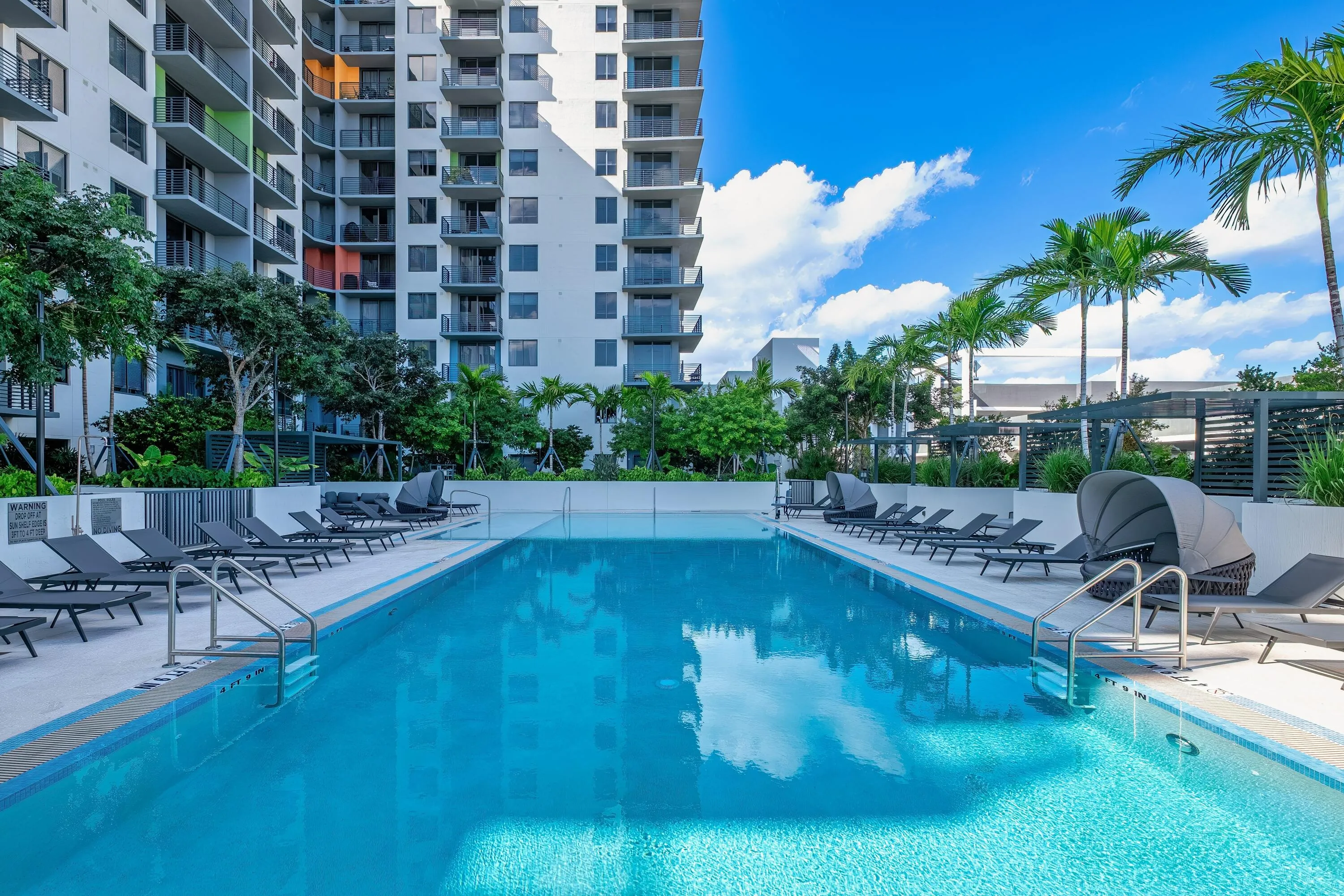 305-Pool-Area