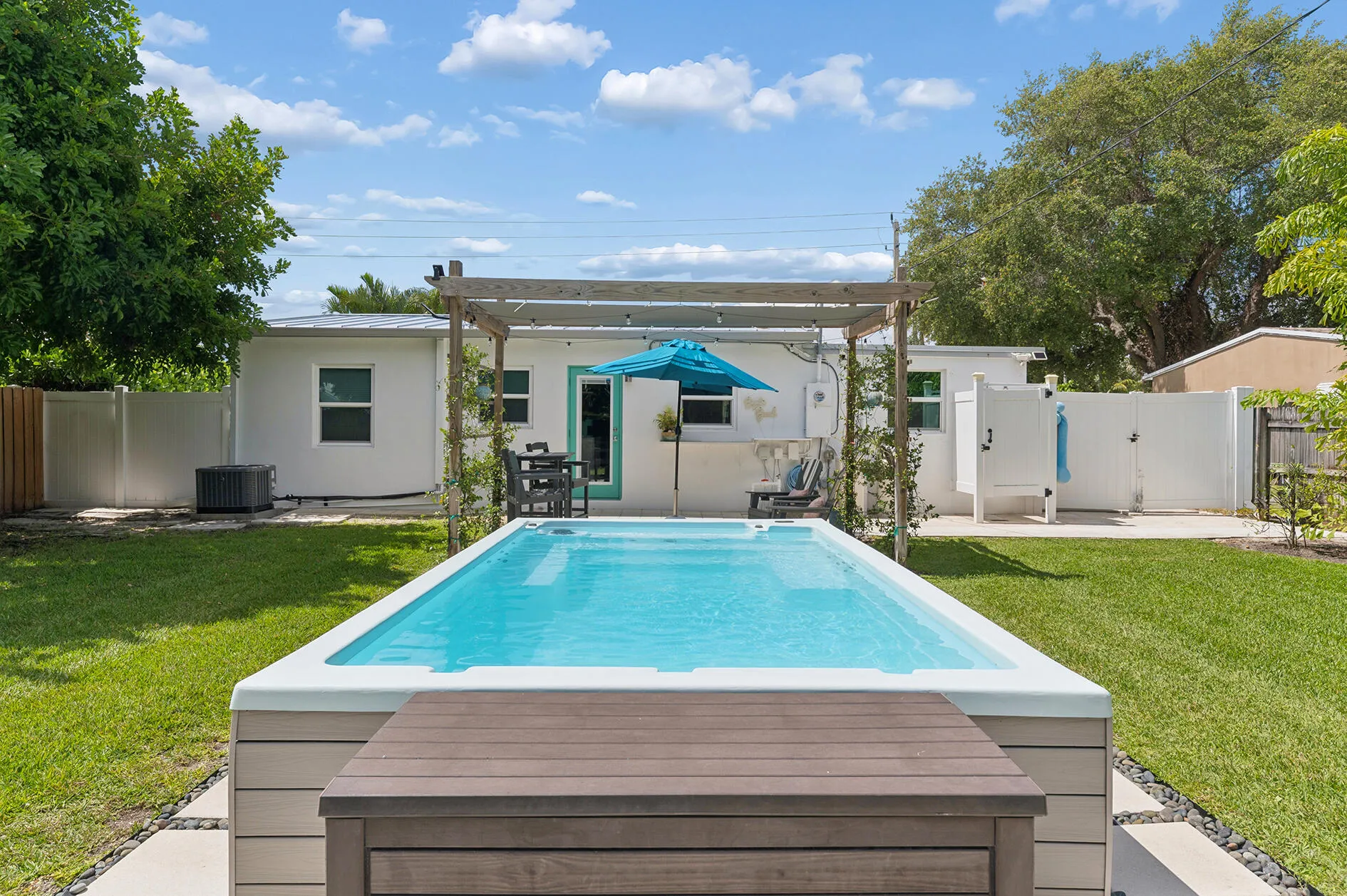 pool:house