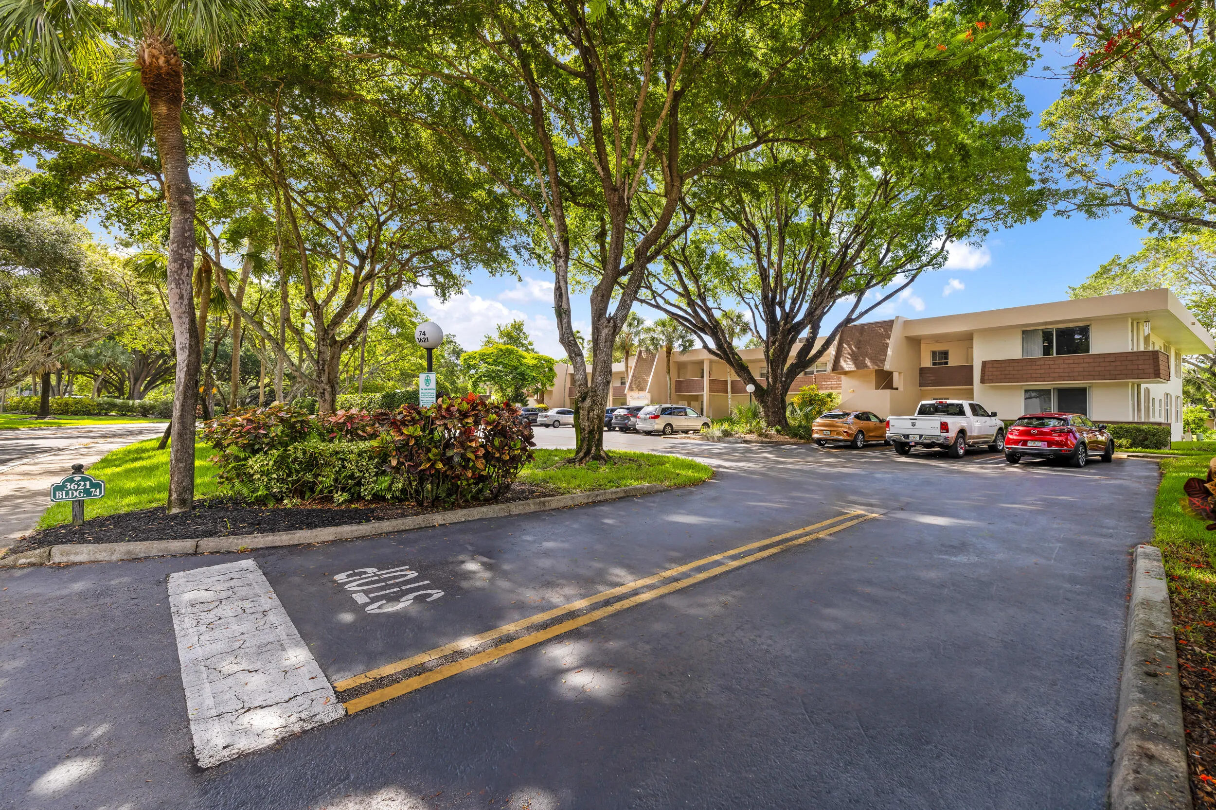 3621 Oaks Clubhouse Dr-Pompano Beach, Ma